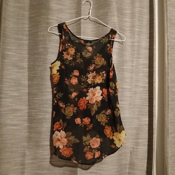 🌟 3/$10 🌟 Sleeveless blouse - Picture 3 of 3